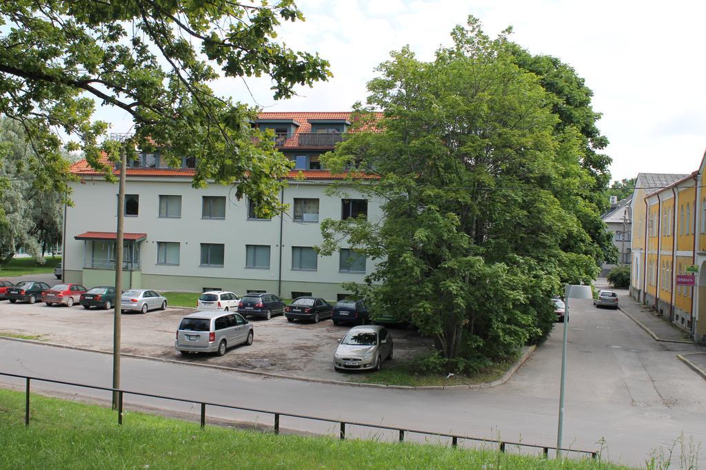 Ohtu Poik 2 City Center Basement Apartment Pärnu Pokoj fotografie
